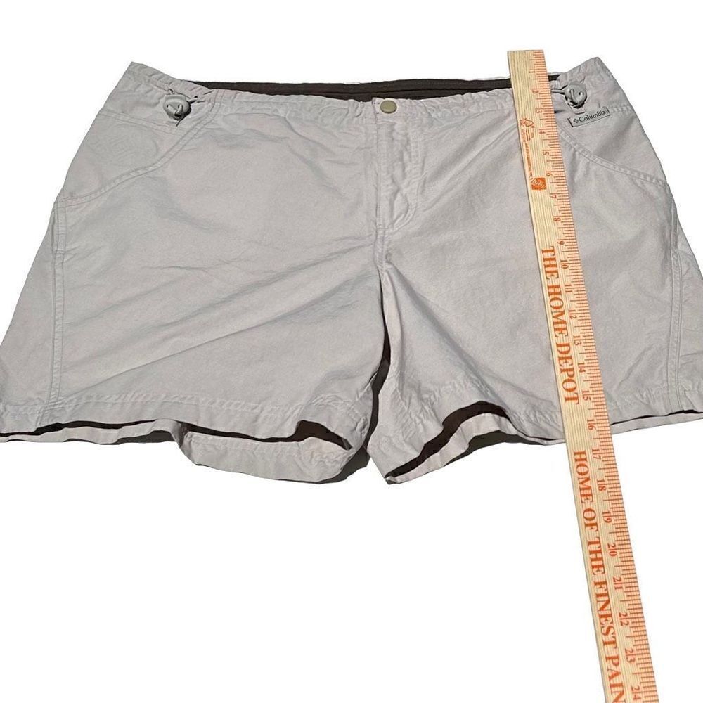 Columbia Women's Large Beige Khaki Shorts Outdoor Active Zip Toggle Mid-Rise - Picture 3 of 6